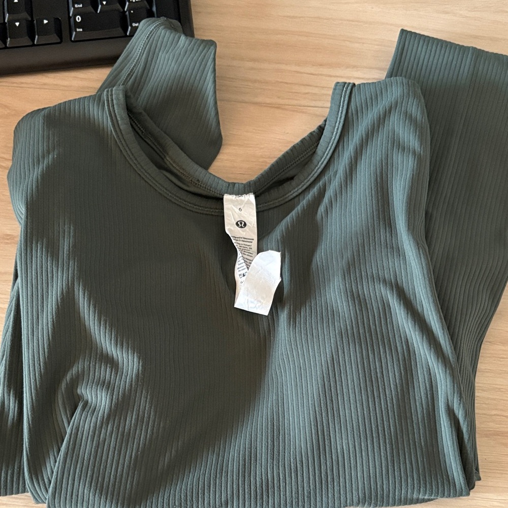 Lululemon Ribbed Crossback Cropped T - size 6
